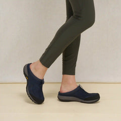 Pia Navy Leather
